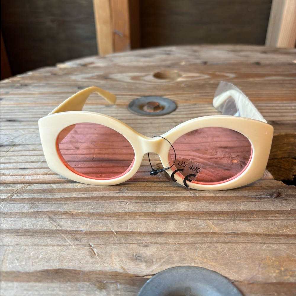 Cream Sunglasses with Pink Lenses UV 400